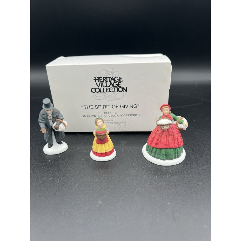 🎄🎁 Dept 56 Heritage Village "The Spirit of Giving" #56.58322 – Retired ✨
